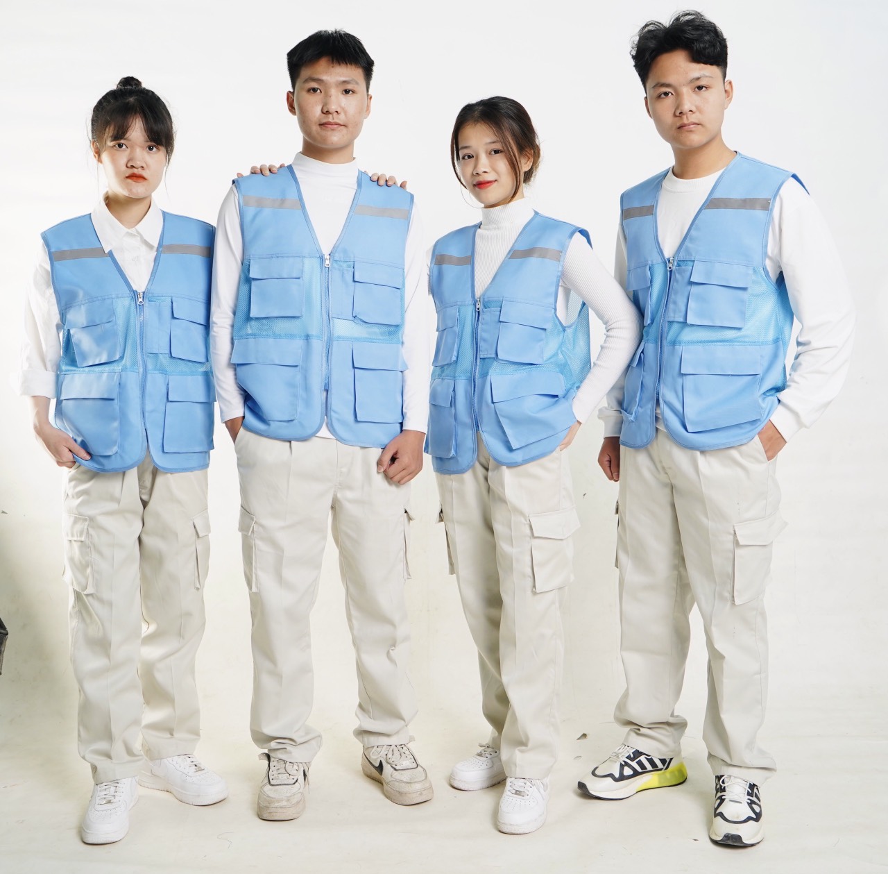 Chất liệu, kiểu dáng là 2 yếu tố quan trọng nhất khi lựa chọn đồng phục bảo hộ may sẵn