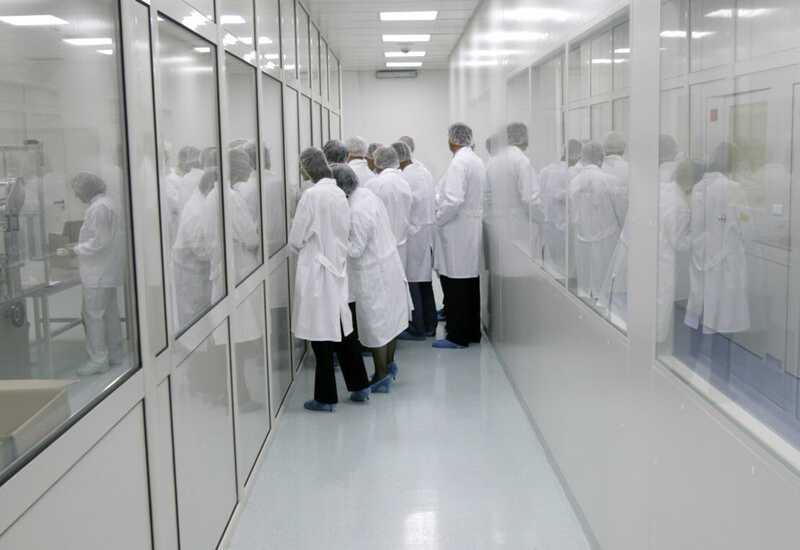 Quần áo phòng sạch cần phù hợp với kích thước và vóc dáng của người mặc